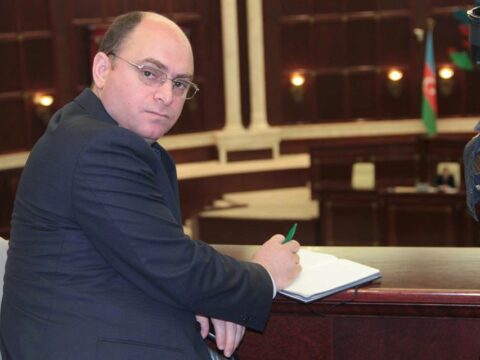 Sözünüzün və özünüzün yerini bilin!