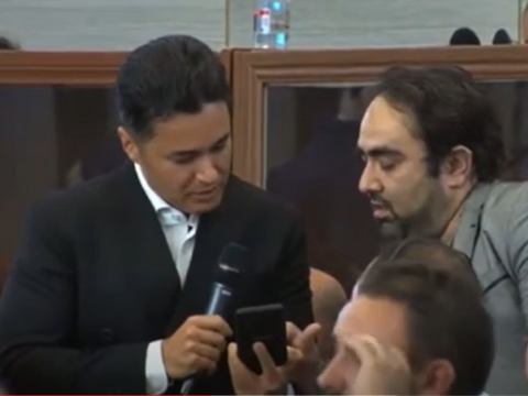 “Siz bizdən çox uzaqsız, bəlkə ona görə səsiniz gəlmir…” –  İran jurnalisti Prezidentə sualını ifadə edə bilmədi