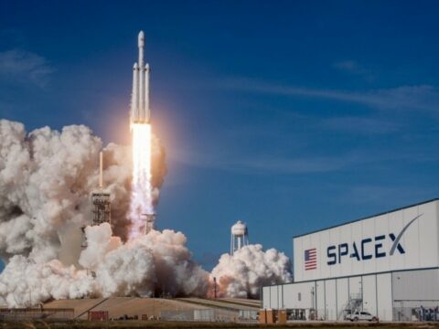 “SpaceX” pis hava şəraiti səbəbindən “Starlink”in buraxılışını təxirə salıb