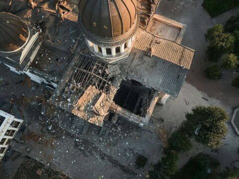 Zurabişvili Rusiyanın Odessaya raket hücumuna reaksiya verib: “Növbəti hərbi cinayətdir”