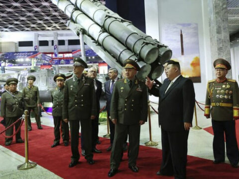 Kim Çen In Şoyquya gizli dronları göstərdi