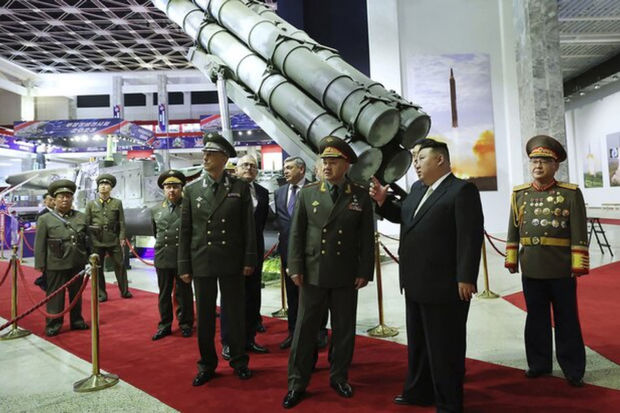 Kim Çen In Şoyquya gizli dronları göstərdi