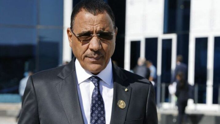 Devrilən prezident istefa vermək istəmir