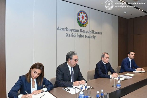 Ceyhun Bayramov Ermənistanın təxribatları barədə Kolumbiya səfirini məlumatlandırıb
