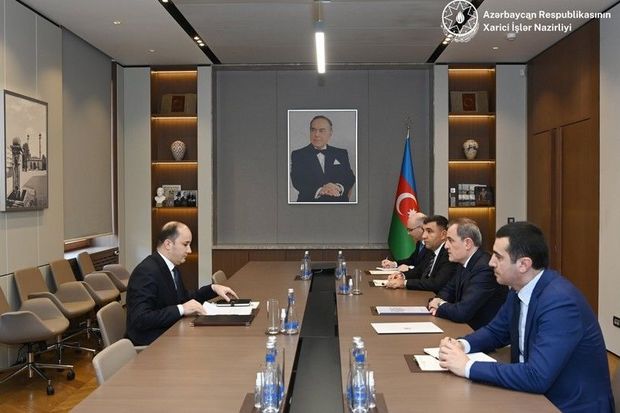 Ceyhun Bayramov Tacikistanın yeni səfirini qəbul edib