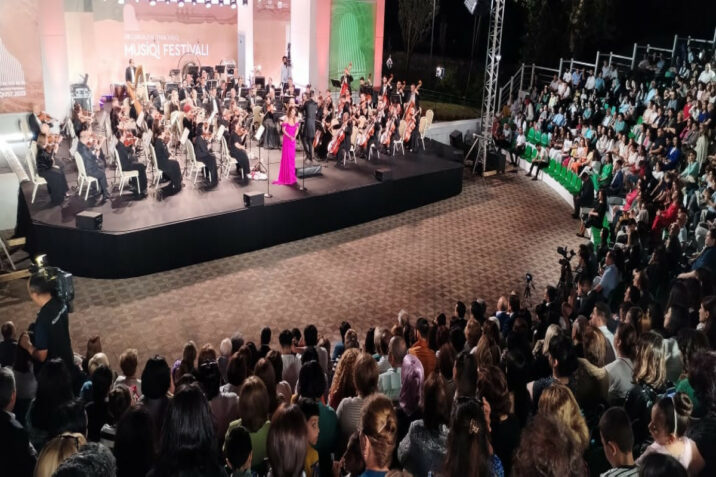 XIII Qəbələ Beynəlxalq Musiqi Festivalı DAVAM EDİR