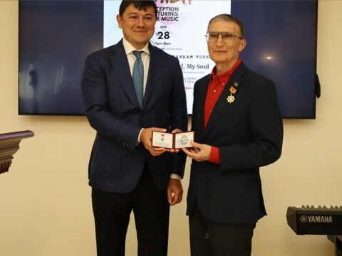 Aziz Sancara “Diaspor fəaliyyətində xidmətə görə” medalı təqdim edildi