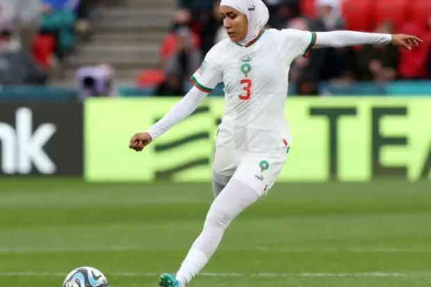 Mərakeşli müdafiəçi DÇ-də hicabda oynayan ilk futbolçu oldu