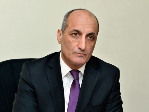 Xalqın içərisinə gəlib ona salam verməyən başçı xalqına necə xidmət edə bilər?