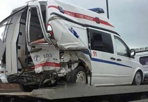 Hacıqabulda təcili tibbi yardım maşını qəzaya uğradı: Xəsarət alanlar var