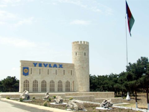 Yevlaxın deputatı ermənilərlə görüşdən XƏBƏRSİZDİR