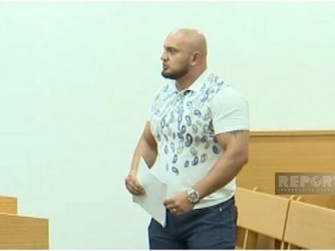 Qazinin çənəsini sındırmaqda təqsirləndirilən idmançı məhkəmədə ifadə verib