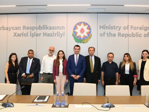 XİN-də amerikalı jurnalistlərlə görüş keçirilib – FOTO