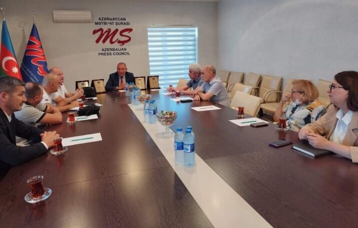 Mətbuat Şurası veteran jurnalistləri təltif etdi