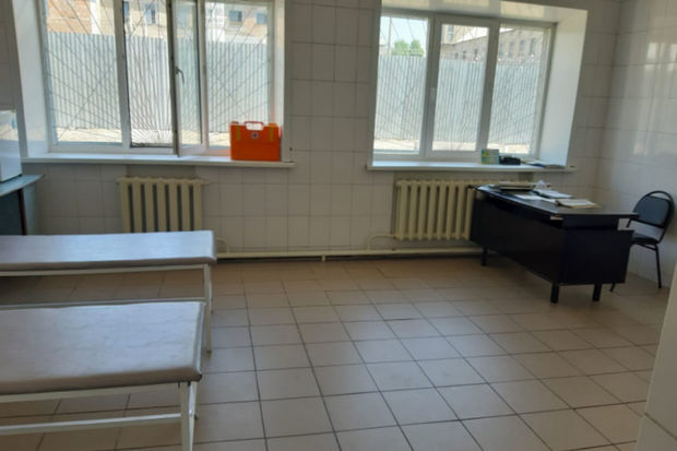 Dustaq tibb bacısını girov götürüb zorladı