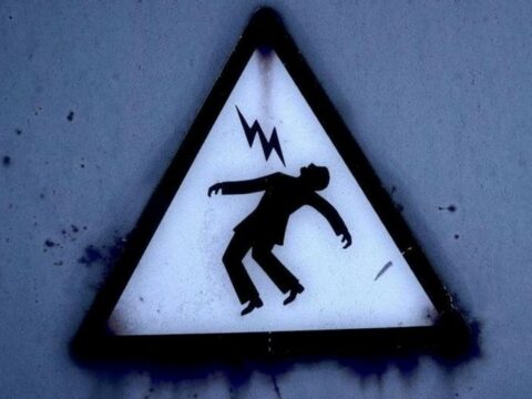 Bərdədə kamera quraşdıran ustanı elektrik cərəyanı vuraraq öldürüb