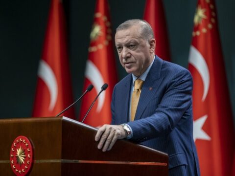 Ərdoğan Putinlə görüşünü nazirləri ilə müzakirə edəcək