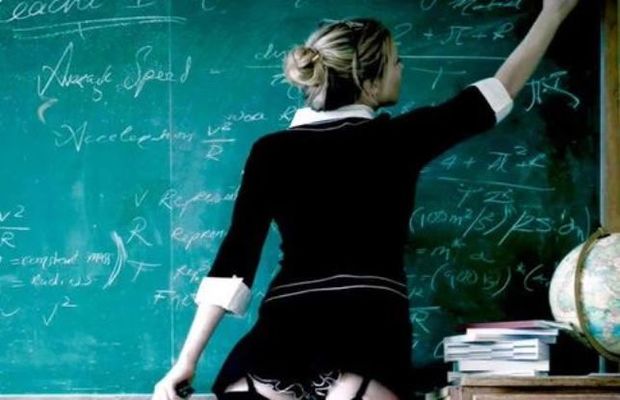 Trans-Baykalda müəllim şagirdlərinə intim fotolar göndərib