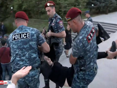 Ermənistanda Qarabağ müharibəsində iştirak edənlər aksiya keçirib, saxlanılanlar var