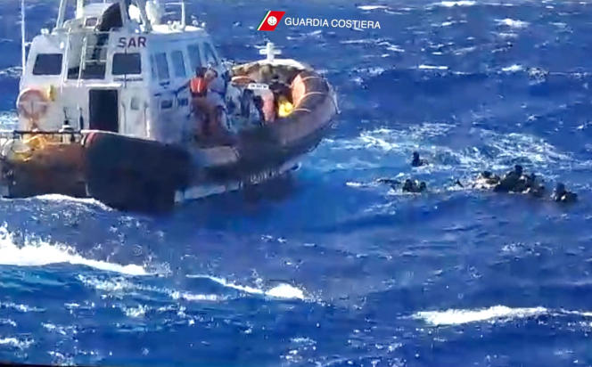 Aralıq dənizində gəmi batdı – 40 nəfər öldü