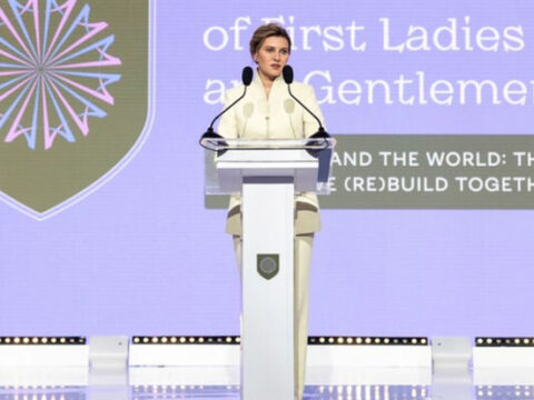 Yelena Zelenskaya birinci xanımların və cənabların üçüncü zirvəsini toplayır