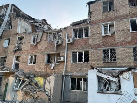 Rusiya ordusu Xersonu atəşə tutub, 2-si uşaq olmaqla 7 nəfər həlak olub