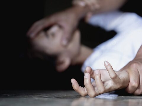 16 yaşlı qızı yeddi nəfər zorladı