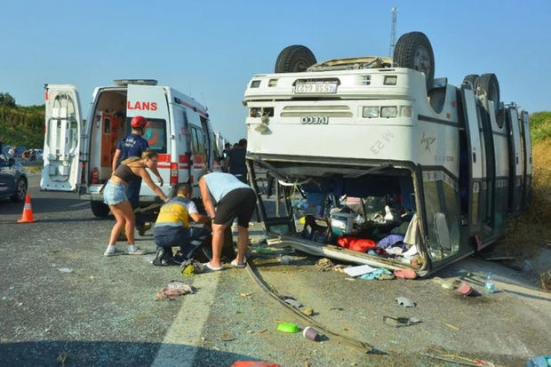 Manisada dəhşətli qəza: Onlarla yaralı var – FOTO/VİDEO