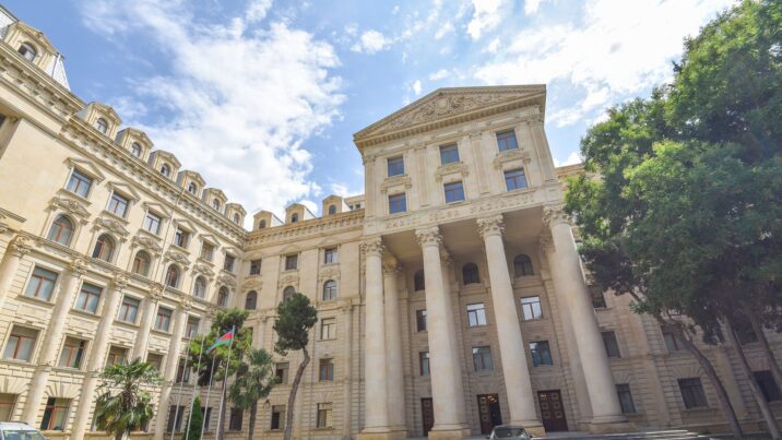 XİN-in idarə rəisi QHGT-nin mənzil-qərargahında diplomatik xidmətə qəbul mövzusunda çıxış edib