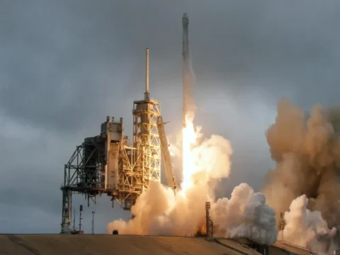 “SpaceX” Pentaqonun peyklərini kosmosa göndərib