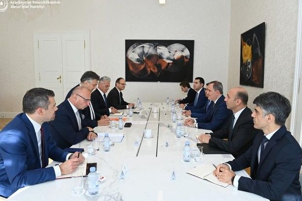 Ceyhun Bayramov Xorvatiyanın baş naziri ilə ikitərəfli əlaqələri müzakirə edib