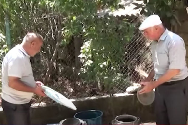 İçməli suya həsrət qalan Lənkəranın Boladi kənd sakinləri etiraz etdilər