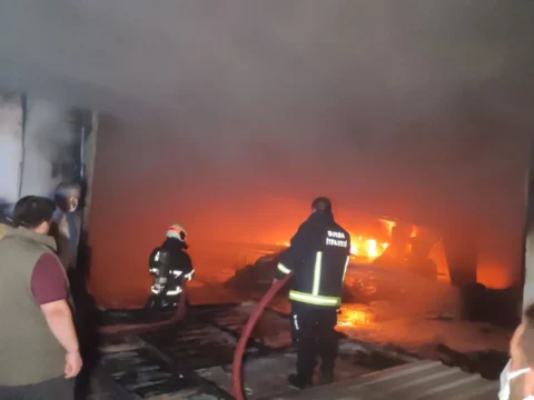 Mebel fabrikində qorxulu yanğın