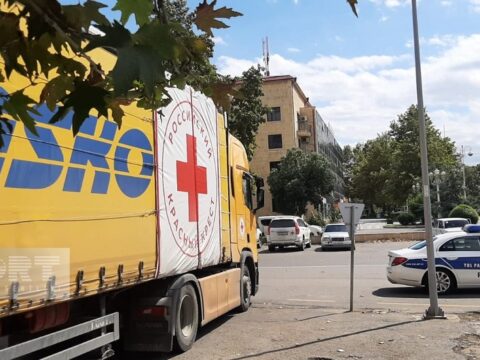 Rusiyanın Qarabadakı erməniəsillilərə göndərdiyi yardım maşını hələ də Bərdədə gözləyir