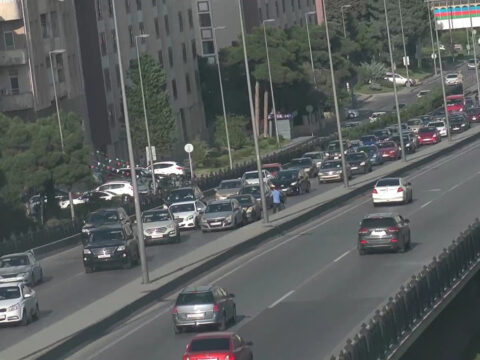 İki qəza oldu, metronun “Koroğlu” və “20 Yanvar” stansiyaları istiqamətində sıxlıq yarandı