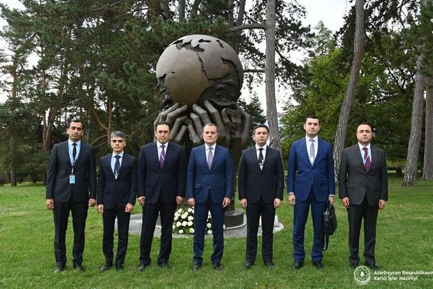 Ceyhun Bayramov Cenevrədə “Düşüncələr və Arzular” heykəlini ziyarət edib – FOTO
