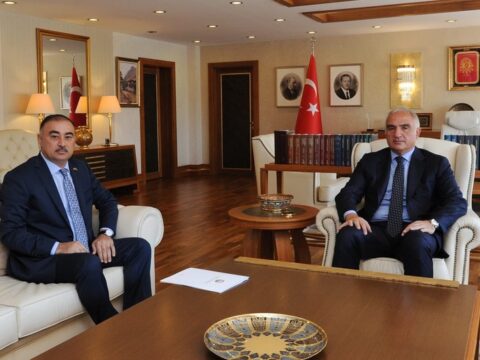Türkiyəli nazir Azərbaycan səfiri ilə turizm əlaqələrini müzakirə edib