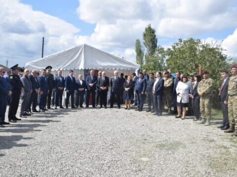 İcra başçısı və deputat şəhid məzarını ziyarət edib, il mərasiminə qatılıblar