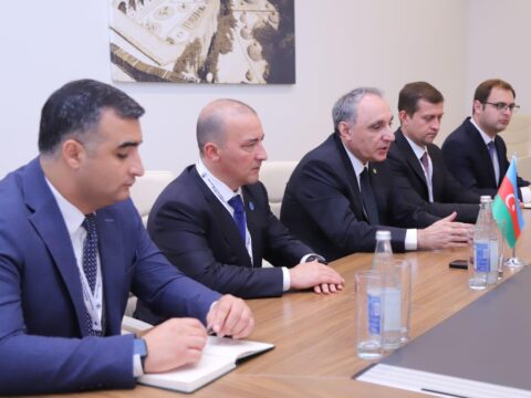 Kamran Əliyev İqtisadi Əməkdaşlıq Təşkilatının məsul şəxsləri ilə görüşdü