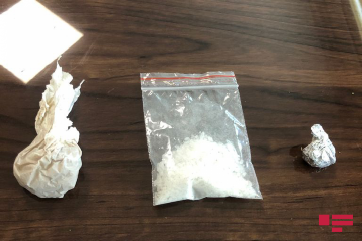 Keçmiş məhkumdan 1 kq heroin götürülüb