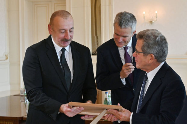 Prezident İlham Əliyev bp şirkətinin İdarə Heyətinin sədrini qəbul etdi – FOTO