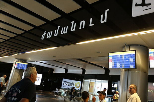 Ermənistan vətəndaşları kütləvi şəkildə Rusiyaya axışırlar: Təyyarələrə biletlər bitib