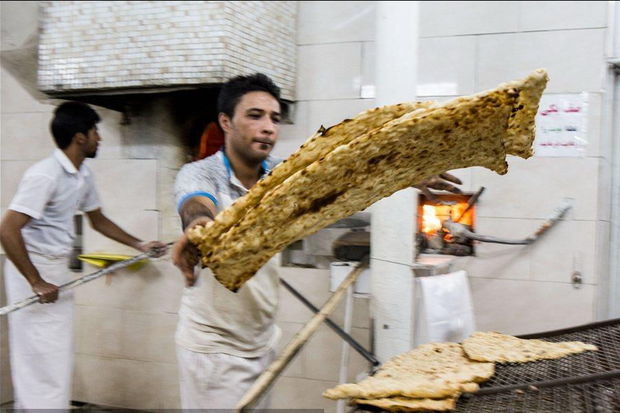 İranda rejim əleyhinə etirazlar fonunda ölkə iqtisadiyyatı çökür