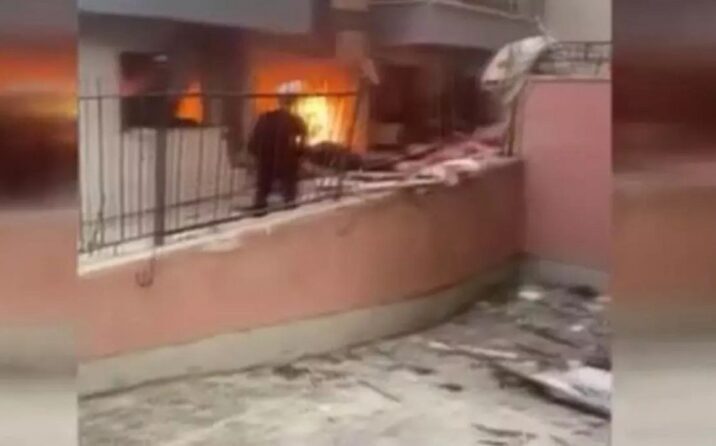 Ankarada yaşayış binasında partlayış olub, ölən var
