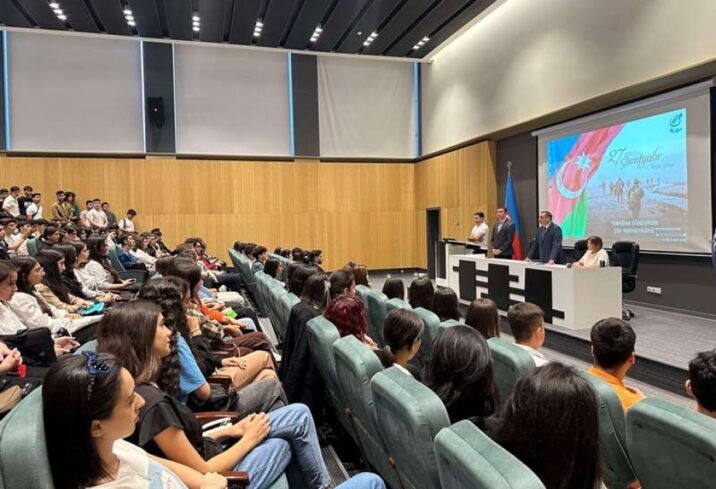 UNEC-in Rəqəmsal iqtisadiyyat fakültəsində I kurs tələbələri ilə görüş keçirilib