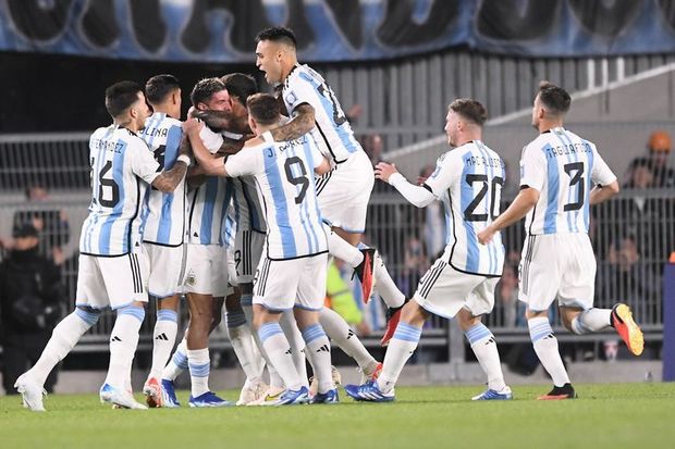 Argentina qələbə qazanıb lider oldu