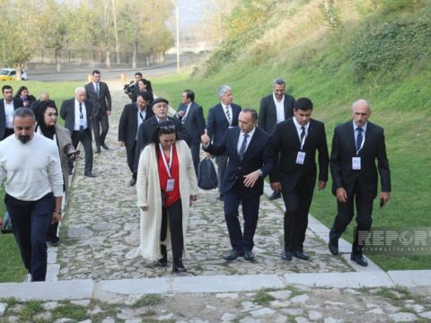 TÜRKSOY-un teatr rəhbərləri Şuşanı gəziblər