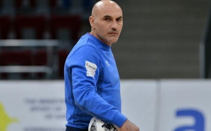 “Məktəblərdən, küçələrdən, ordan-burdan oyunçular tapmalıyam”