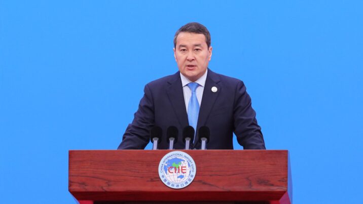 Qazaxıstan Çin şirkətlərinə Transxəzər marşrutundan daha aktiv istifadə etməyi təklif edib