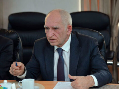 Ekspert: “Müəllimin peşəsinə bağlılığı yoxdursa, mənəviyyatca necə olubsa, elə də qalacaq”